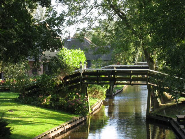 The Netherlands 初秋荷蘭的大城小鎮 – II: 羅宮 Paleis Het Loo、羊角村 Giethoorn、沃倫丹 Volendam、阿姆斯特丹 Amsterdam