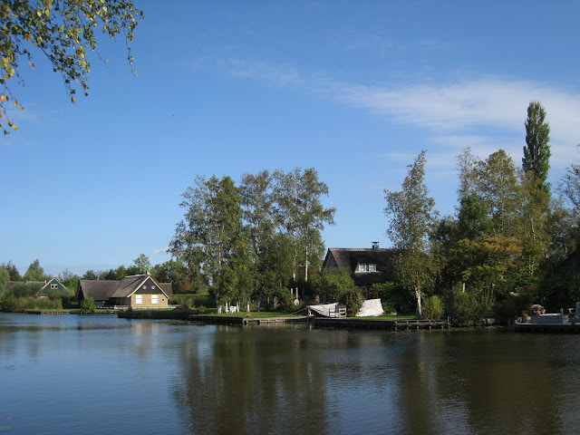 The Netherlands 初秋荷蘭的大城小鎮 – II: 羅宮 Paleis Het Loo、羊角村 Giethoorn、沃倫丹 Volendam、阿姆斯特丹 Amsterdam