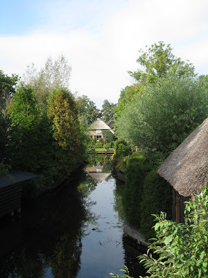 The Netherlands 初秋荷蘭的大城小鎮 – II: 羅宮 Paleis Het Loo、羊角村 Giethoorn、沃倫丹 Volendam、阿姆斯特丹 Amsterdam