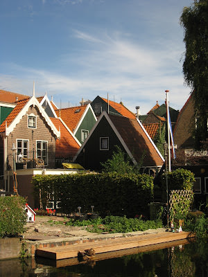 The Netherlands 初秋荷蘭的大城小鎮 – II: 羅宮 Paleis Het Loo、羊角村 Giethoorn、沃倫丹 Volendam、阿姆斯特丹 Amsterdam