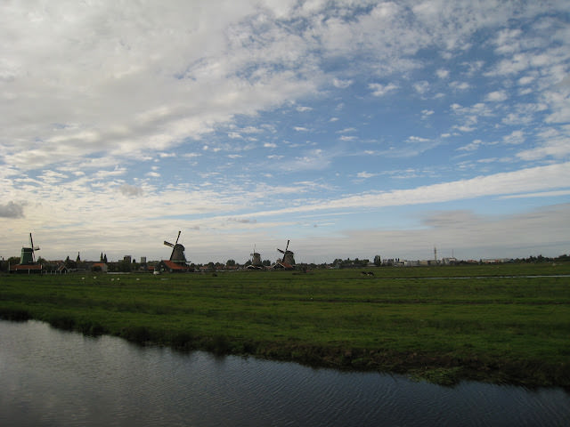 The Netherlands 初秋荷蘭的大城小鎮 – II: 羅宮 Paleis Het Loo、羊角村 Giethoorn、沃倫丹 Volendam、阿姆斯特丹 Amsterdam