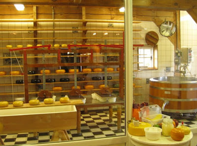 The Netherlands 初秋荷蘭的大城小鎮 – II: 羅宮 Paleis Het Loo、羊角村 Giethoorn、沃倫丹 Volendam、阿姆斯特丹 Amsterdam