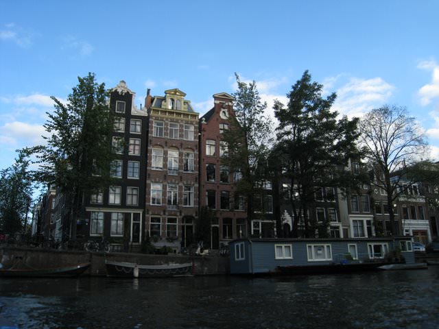 The Netherlands 初秋荷蘭的大城小鎮 – II: 羅宮 Paleis Het Loo、羊角村 Giethoorn、沃倫丹 Volendam、阿姆斯特丹 Amsterdam