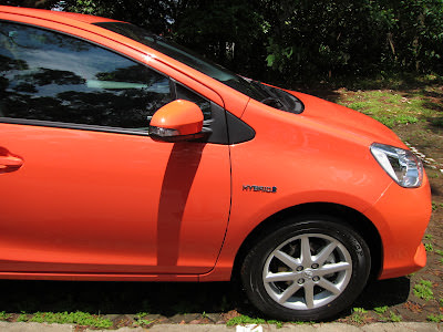 Prius C 小開箱 + 小小模特兒代言