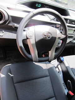 Prius C 小開箱 + 小小模特兒代言