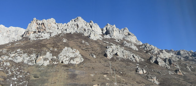 四川 黃龍 Huanglong Scenic and Historic Interest Area 雪山、彩池、峽谷、和森林的夢幻組合