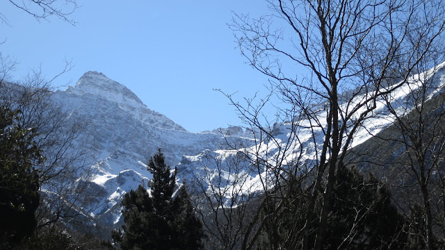四川 黃龍 Huanglong Scenic and Historic Interest Area 雪山、彩池、峽谷、和森林的夢幻組合