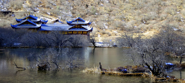 四川 黃龍 Huanglong Scenic and Historic Interest Area 雪山、彩池、峽谷、和森林的夢幻組合
