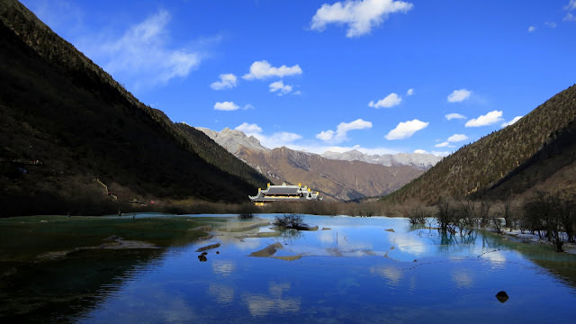 四川 黃龍 Huanglong Scenic and Historic Interest Area 雪山、彩池、峽谷、和森林的夢幻組合