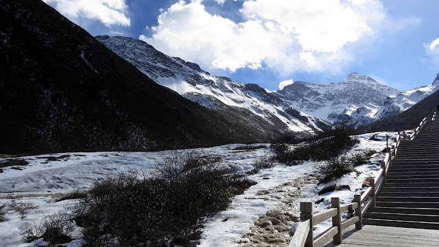 四川 黃龍 Huanglong Scenic and Historic Interest Area 雪山、彩池、峽谷、和森林的夢幻組合