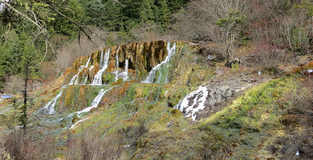 四川 黃龍 Huanglong Scenic and Historic Interest Area 雪山、彩池、峽谷、和森林的夢幻組合