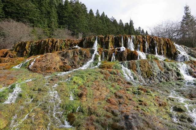 四川 黃龍 Huanglong Scenic and Historic Interest Area 雪山、彩池、峽谷、和森林的夢幻組合