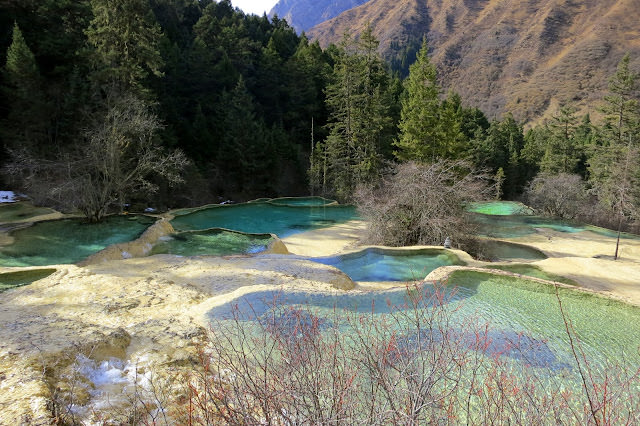 四川 黃龍 Huanglong Scenic and Historic Interest Area 雪山、彩池、峽谷、和森林的夢幻組合