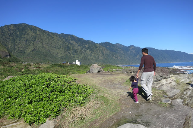 環島旅行 4: 石梯坪單面山、長濱100號、鐵花村、台東文旅