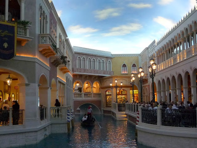 Las Vegas 賭城 拉斯維加斯 景點紀錄: 可口可樂專賣店、 永利酒店、Bellagio酒店水舞、太陽劇團O show