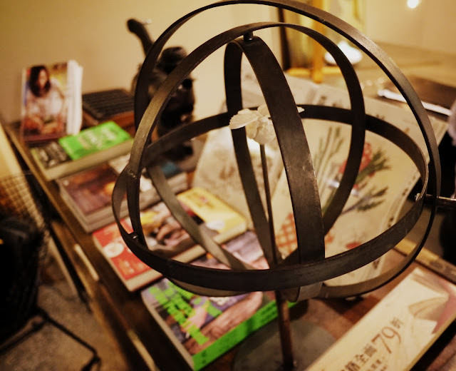伊聖詩私房書櫃 Charming Reading Space with Aroma of Food and Herbal Essences