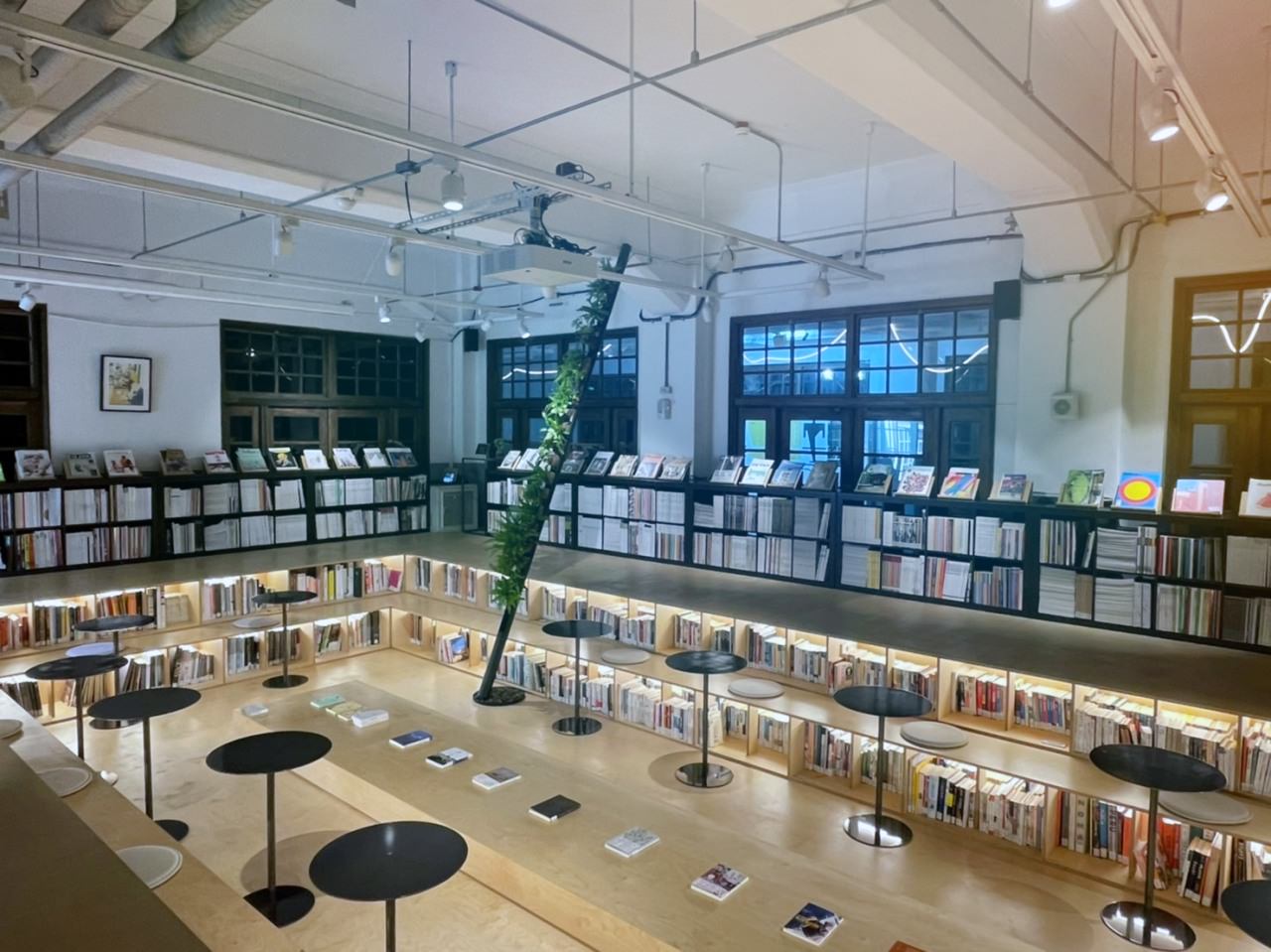松山文創園區 不只是圖書館 在古蹟澡堂中沐浴心靈的放鬆天地