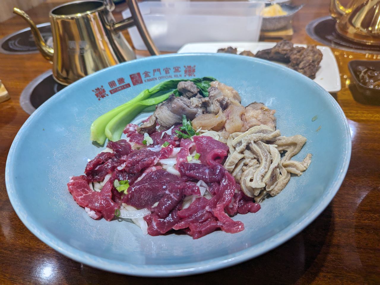 金門美食 圓頭農牧概念館 金門酒糟牛教父 最大牛肉主題餐廳 超好吃鮮沖溫體酒糟牛肉麵