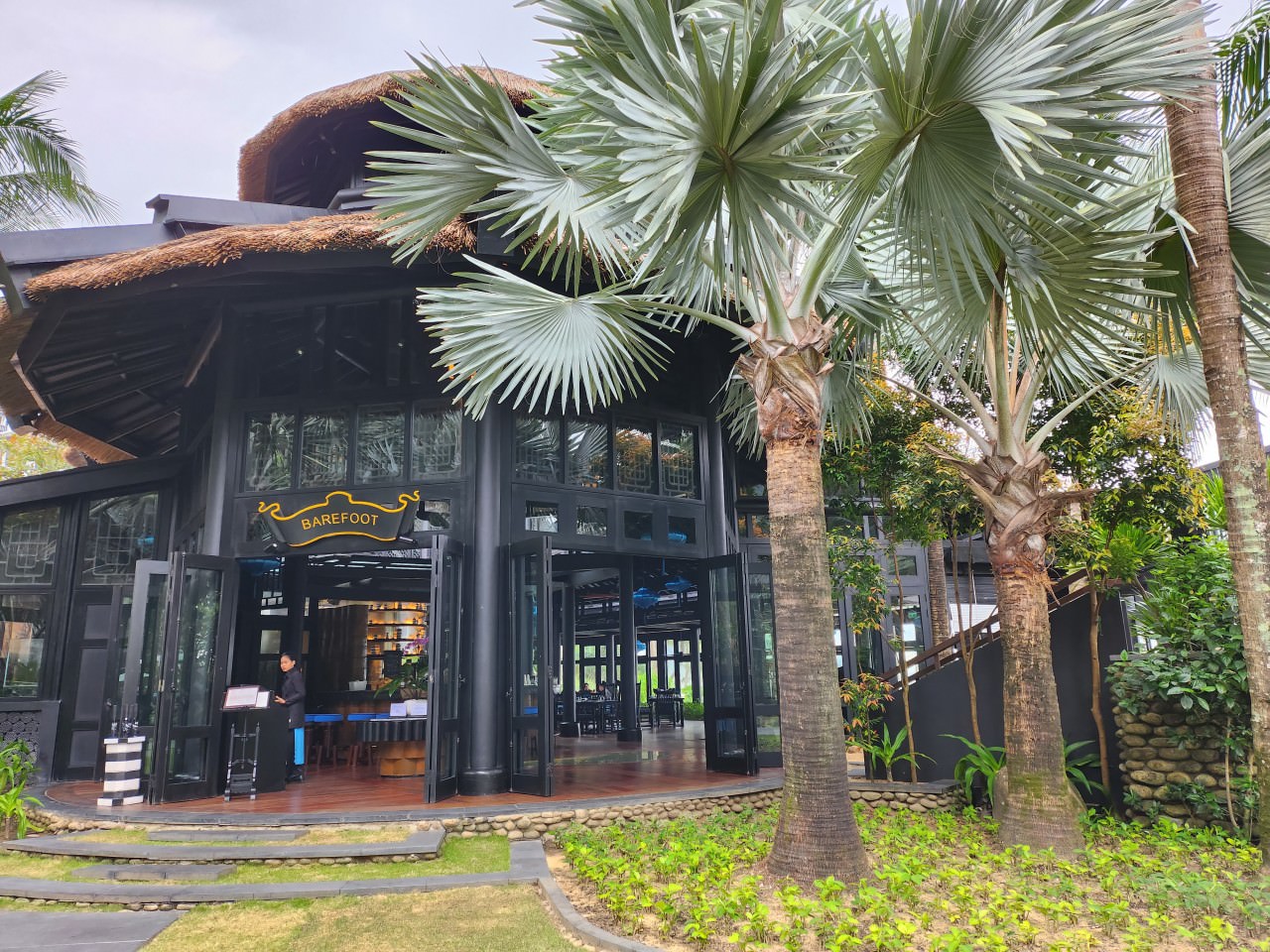 越南峴港 山茶半島 海鮮餐廳 Barefoot Seafood & Grill Restaurant Danang 私人海灘旁輕鬆享用海鮮與燒烤美食