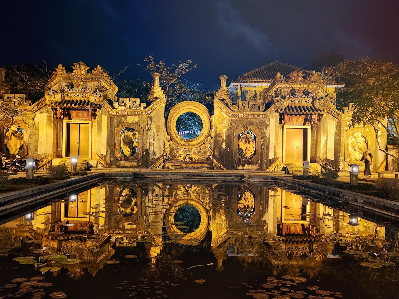 Bà Mụ Temple 越南會安 水燈體驗 華燈初上會安古鎮散步，萬盞燈籠照亮夜晚河面，乘船享受浪漫夜晚