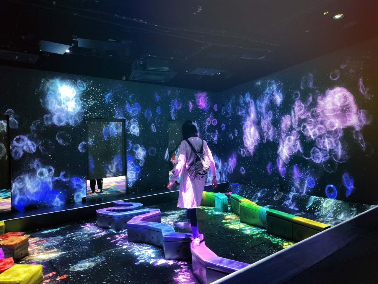 九州福岡 Teamlab Forest Fukuoka。唯美「捕捉和收集森林」和「運動森林」，在獨特地形之中享受互動式沉浸體驗。