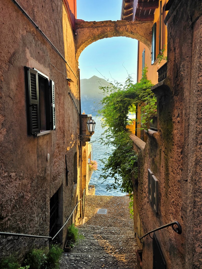 義大利科莫湖瓦倫納小鎮。科莫湖畔的詩意小鎮 Varenna 散步地圖，最適合拍照的角落