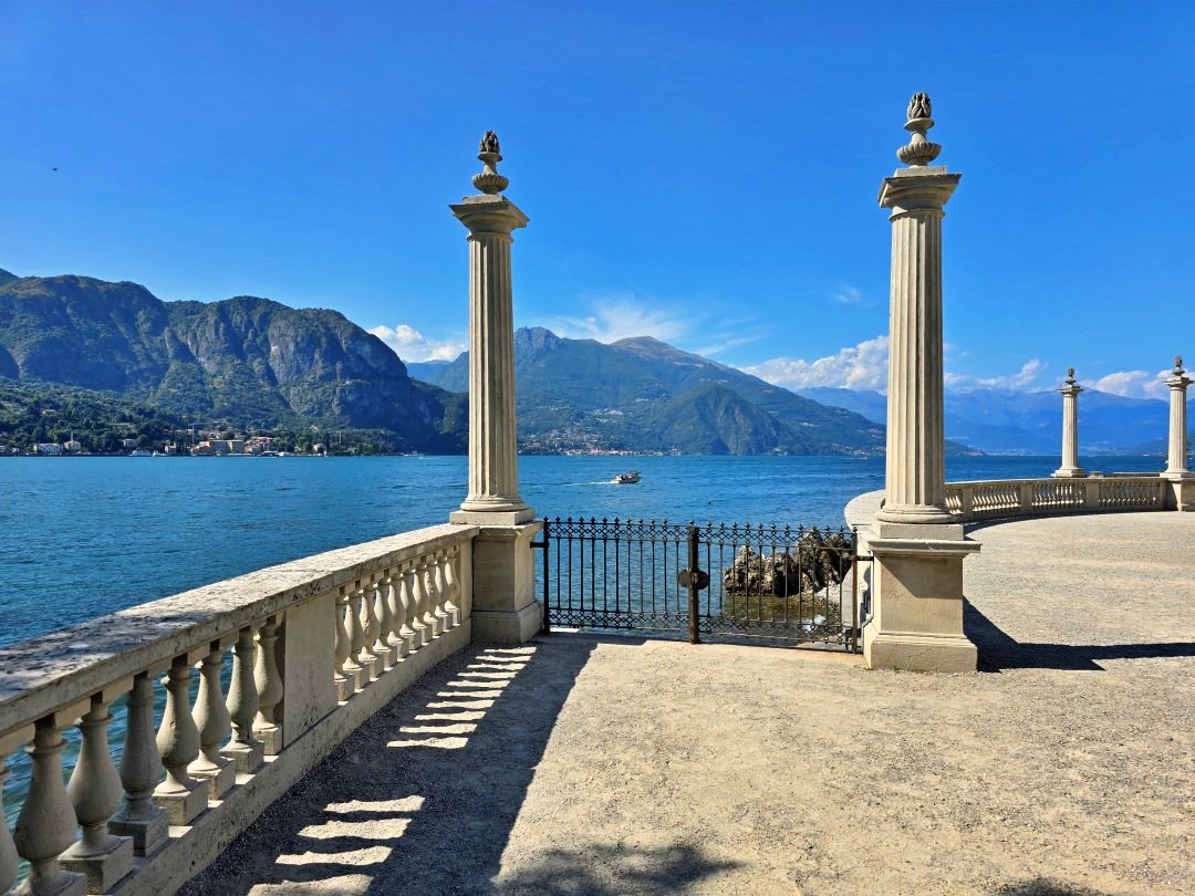 貝拉焦小鎮 Bellagio 梅爾齊別墅花園 Giardini di Villa Melzi。科莫湖畔最美貴族花園,驚豔優雅植物園與摩爾風格小亭 - 第6張圖
