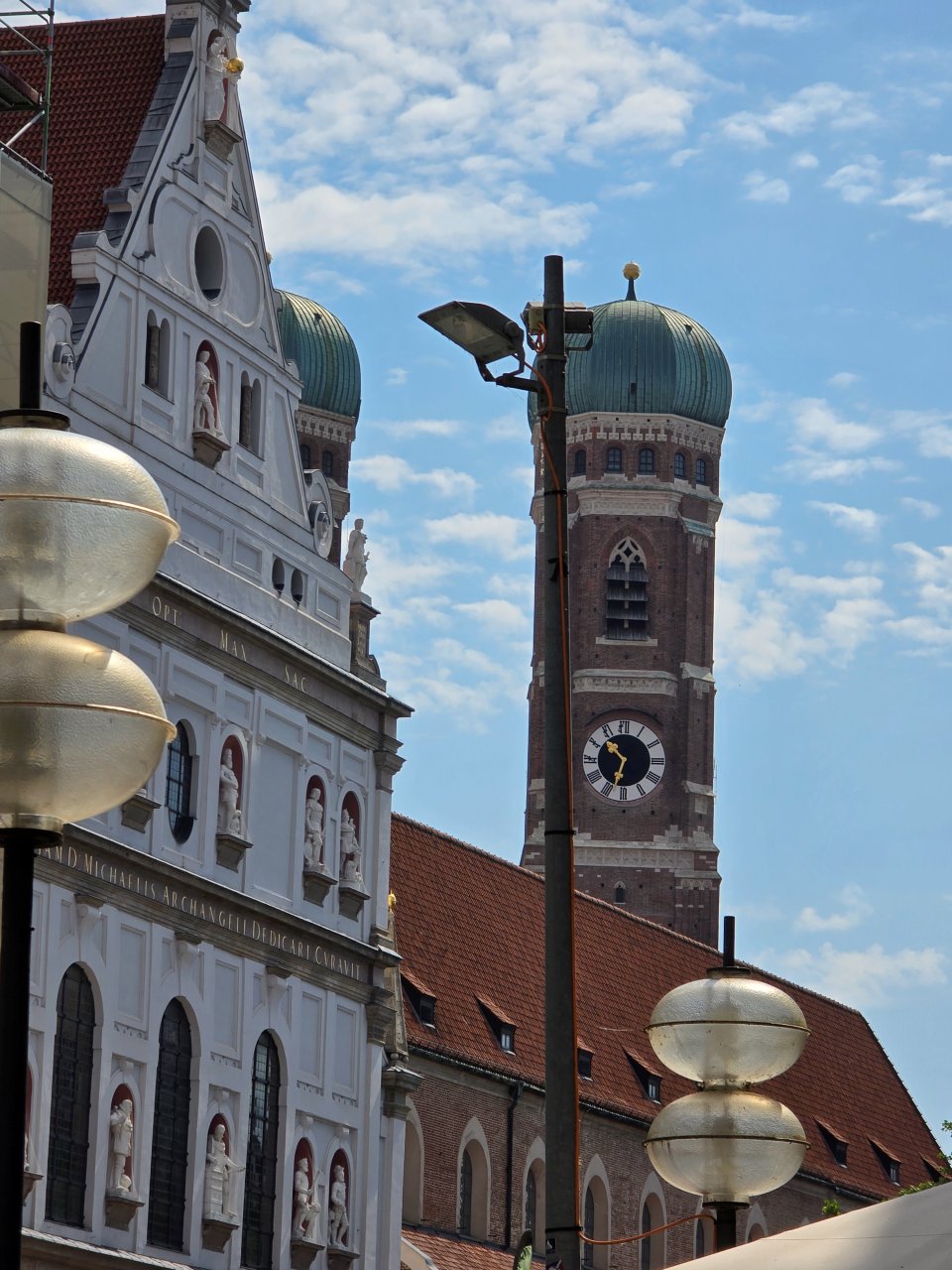 德國慕尼黑 聖彌額爾堂 Munich Michaelskirche。這不是普通教堂，聖彌額爾堂藏著德國宗教權力史。外觀低調，內部卻令人驚艷的教堂。