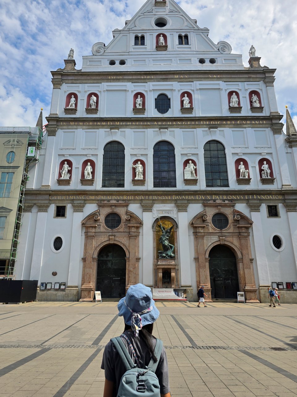 德國慕尼黑 聖彌額爾堂 Munich Michaelskirche。這不是普通教堂，聖彌額爾堂藏著德國宗教權力史。外觀低調，內部卻令人驚艷的教堂。