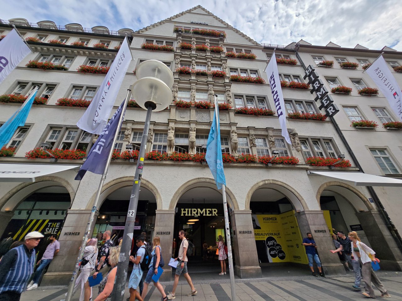 德國慕尼黑 聖彌額爾堂 Munich Michaelskirche。這不是普通教堂，聖彌額爾堂藏著德國宗教權力史。外觀低調，內部卻令人驚艷的教堂。