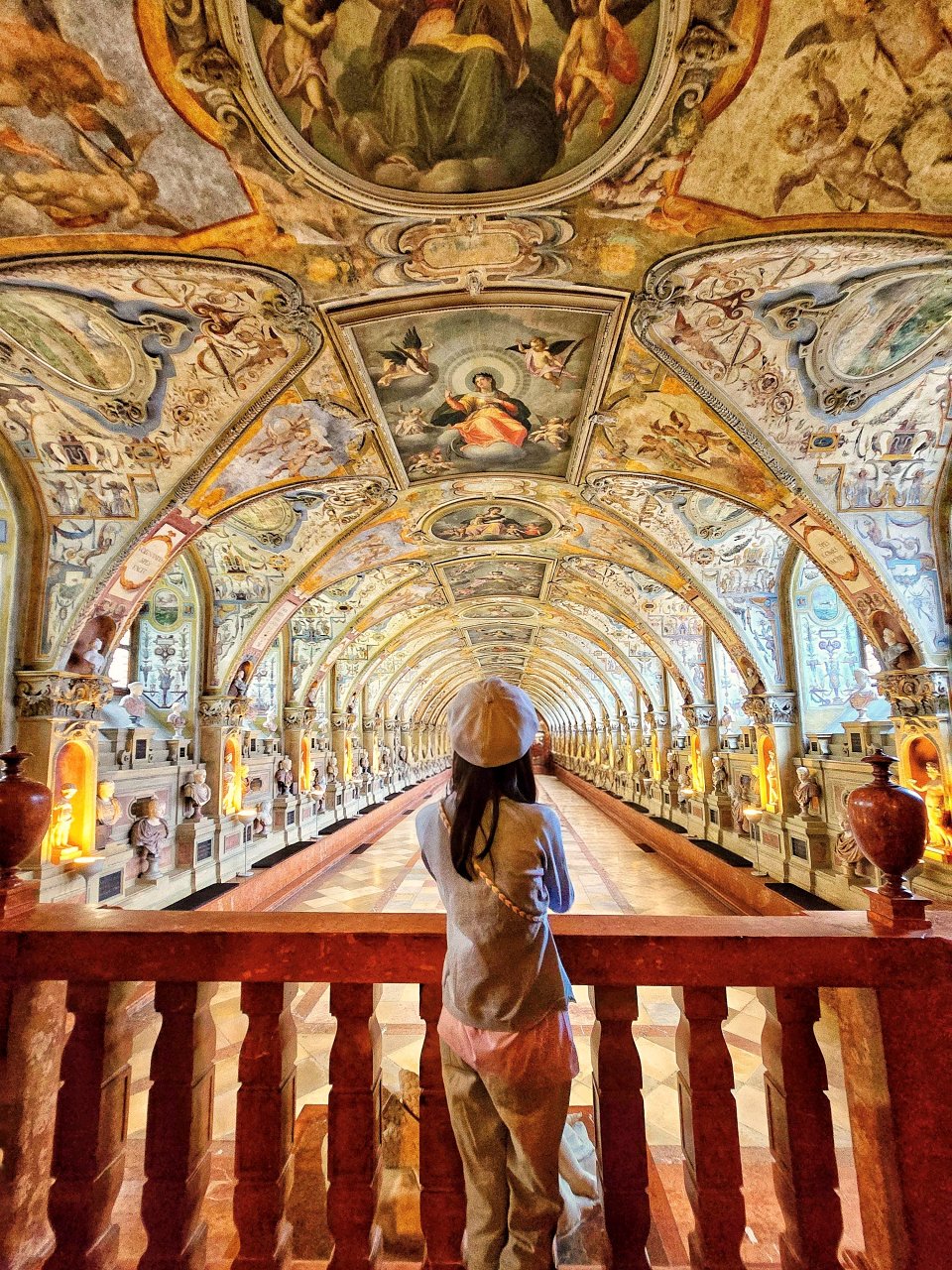 慕尼黑王宮: 走進德國最大王宮的華麗世界，交通、必看大廳與參觀重點。