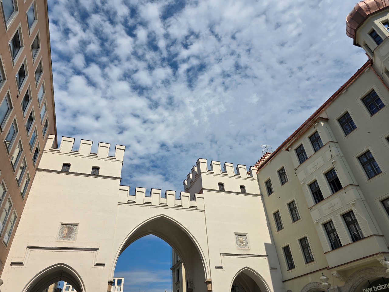 慕尼黑 哈利波特專賣店。Thalia Harry Potter Store 結合書店與魔法世界主題，像是走進霍格華茲的場景，還有免費互動拍照裝置