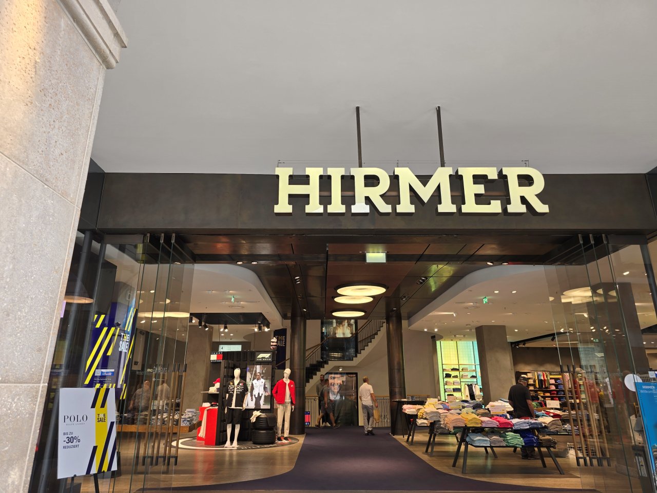 慕尼黑 哈利波特專賣店。Thalia Harry Potter Store 結合書店與魔法世界主題，像是走進霍格華茲的場景，還有免費互動拍照裝置