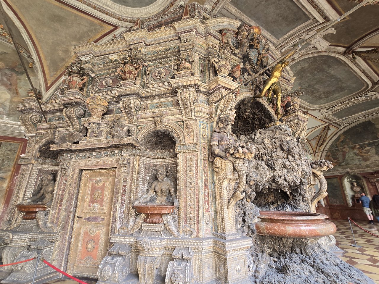 慕尼黑王宮: 走進德國最大王宮的華麗世界，交通、必看大廳與參觀重點。