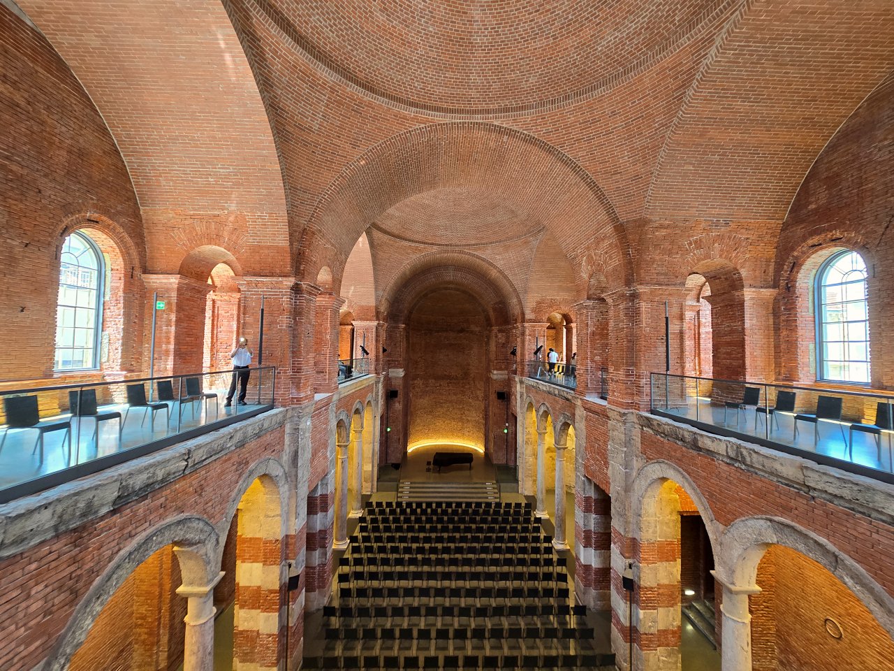 慕尼黑王宮: 走進德國最大王宮的華麗世界，交通、必看大廳與參觀重點。