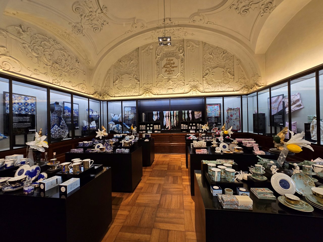 慕尼黑王宮: 走進德國最大王宮的華麗世界，交通、必看大廳與參觀重點。